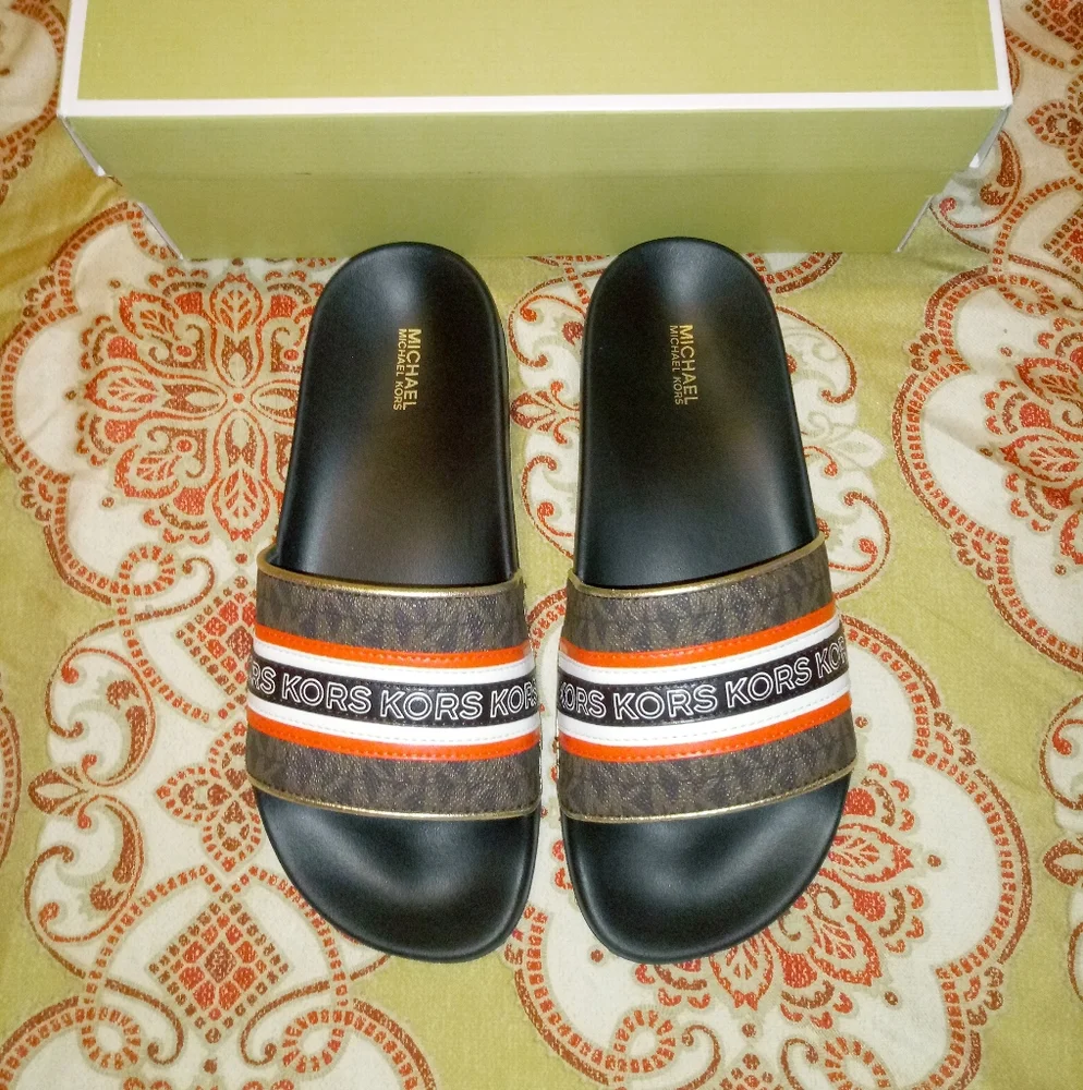 Michael Kors Gilmore Slides - Picture 2 of 10